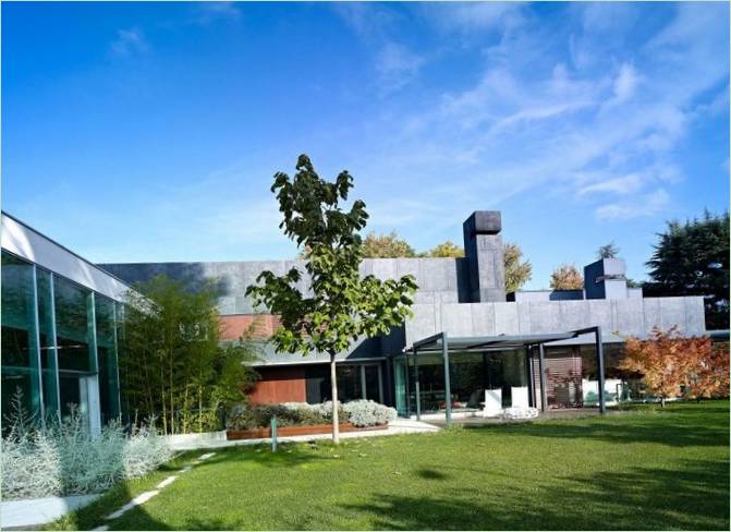 Dc House by Geza