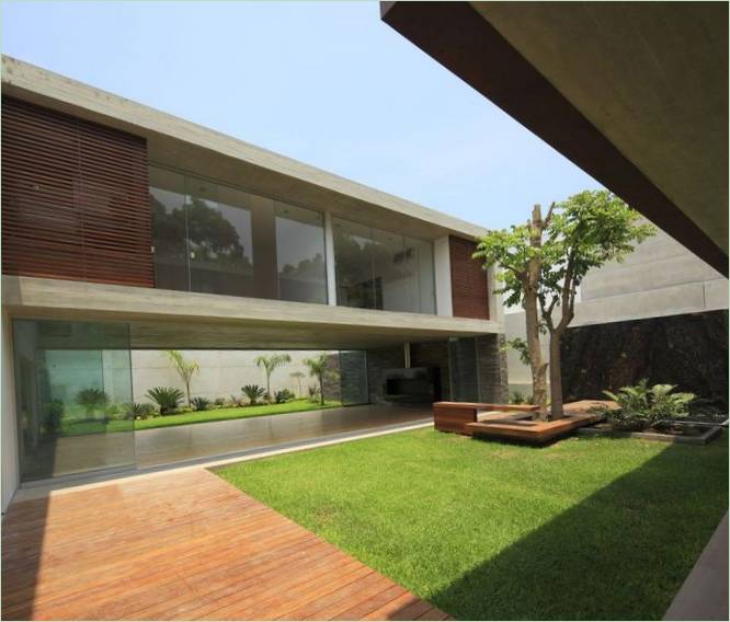 Et luksuriøst, rummeligt, minimalistisk sommerhus i Lima, Peru