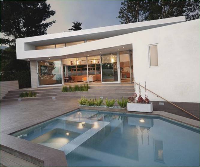 Den smukke pool på Deronda House i Los Angeles