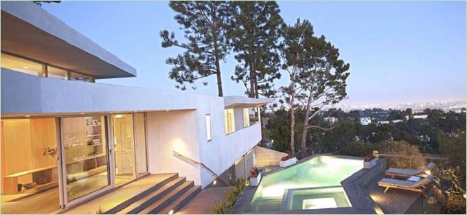 Den smukke pool i Deronda-huset i Los Angeles