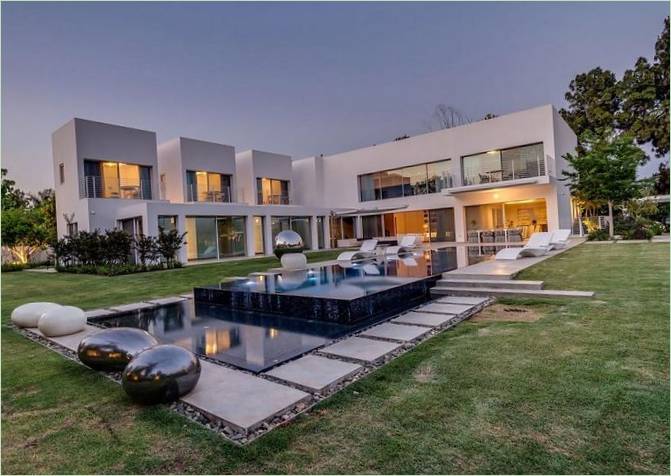 Ramot Hashavim-residenset udenfor
