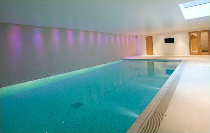 Se Road villa indendørs pool i London