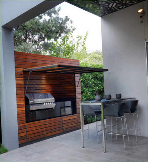 Design af fritidshave - grill og terrasse med spiseplads Landskabsdesign til afslapning - grill og spiseplads på terrassen