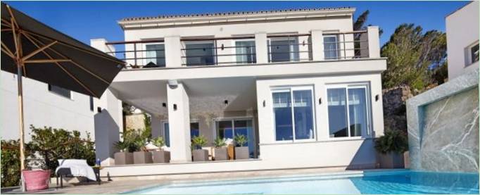 Villa med pool i Spanien