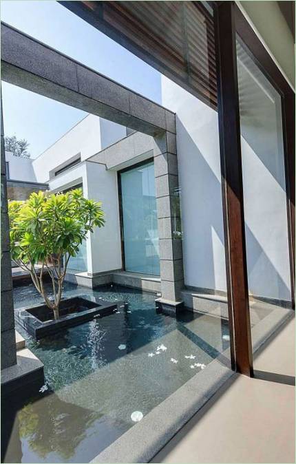 Indvendig gårdsplads i Center Court Villa i Indien