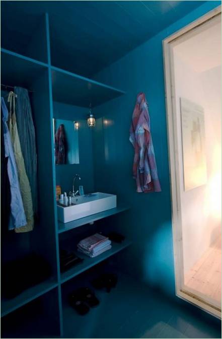 Badeværelse med garderobe