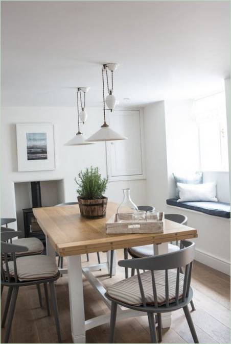 Usædvanlig indretning af et hus indenfor - spisestue design Usædvanlig indretning af huset indenfor - spisestue design
