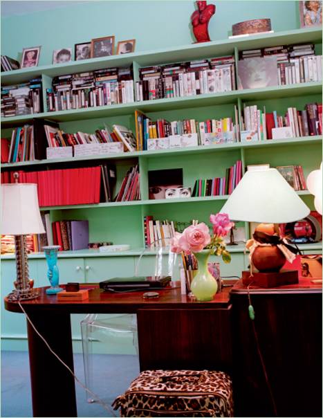 Bogreol i biblioteket