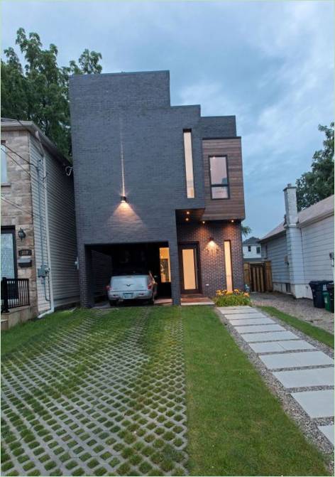 Indretning af det originale Totem House af rzlbd med et bemærkelsesværdigt galleri af unikke skulpturer, Toronto, Canada