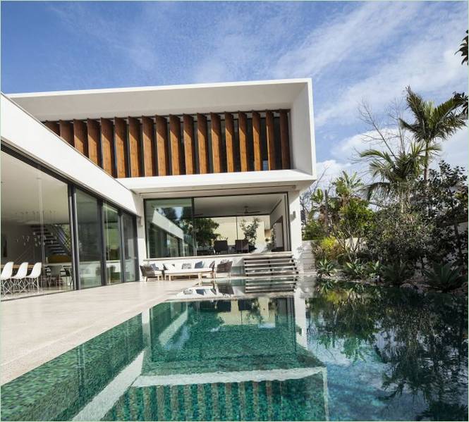 Indvendig terrasse med swimmingpool