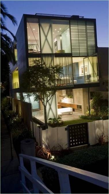 Hover-house-3-by-glen-irani-architects