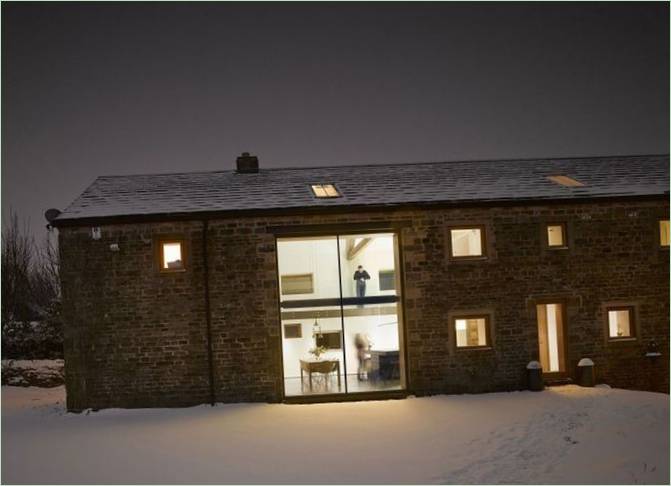 En aftenudsigt over landstedet Cat Hill Barn i Storbritannien