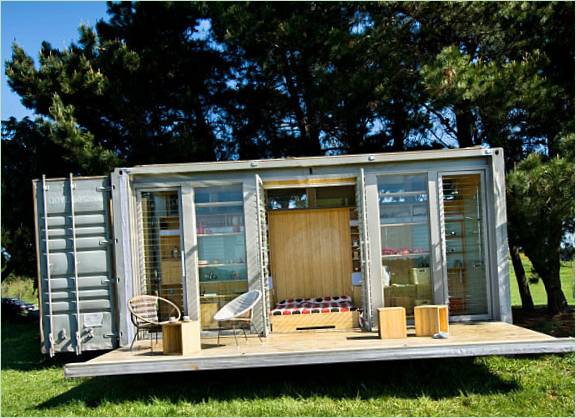 Port-A-Bach bærbar containerhytte med sammenklappelig terrasse