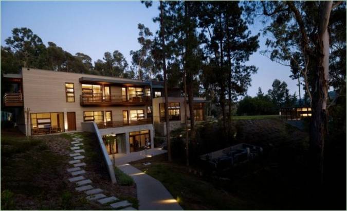 Design af et familiehus i Brentwood af Rockefeller Partners