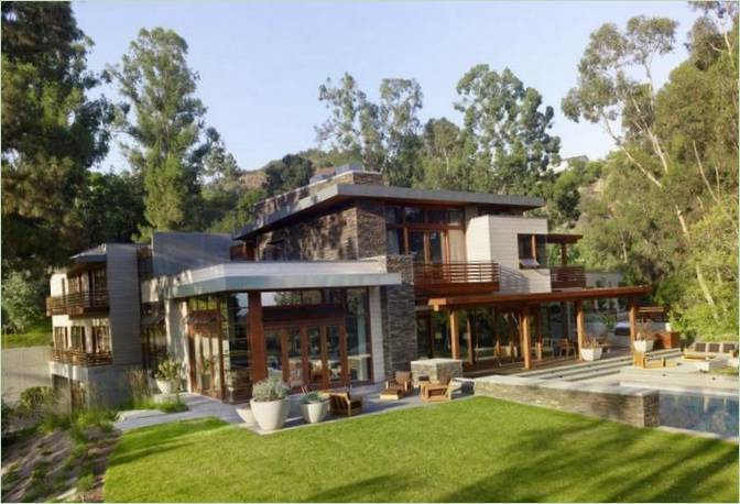 Design af et familiehus i Brentwood af Rockefeller Partners