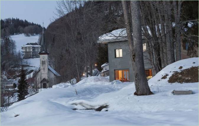 Der er et kapel ved siden af huset