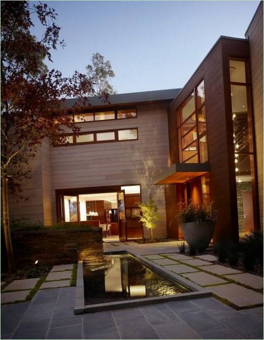 Design af et familiehus i Brentwood af Rockefeller Partners
