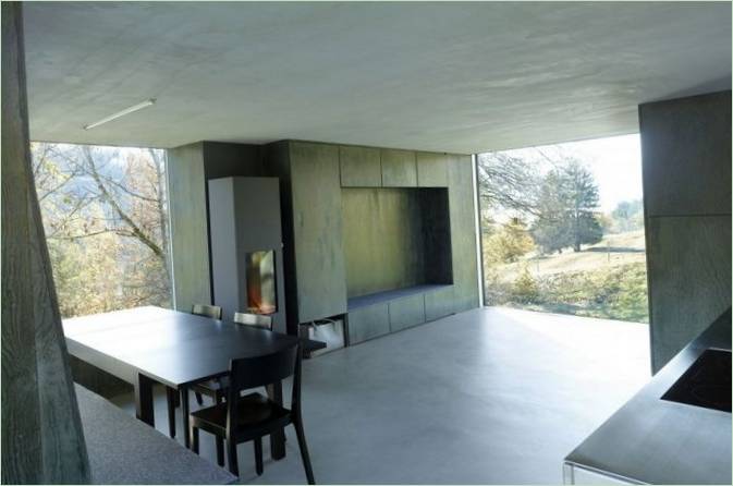 Spisestue i et landsted i Schweiz