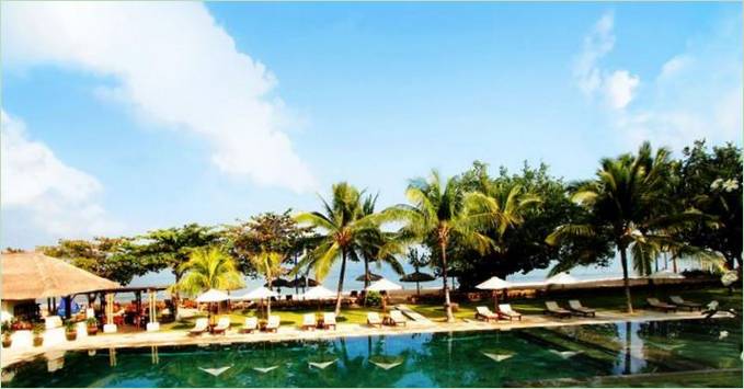 Swimmingpool på Belmond Jimbaran Puri Resort
