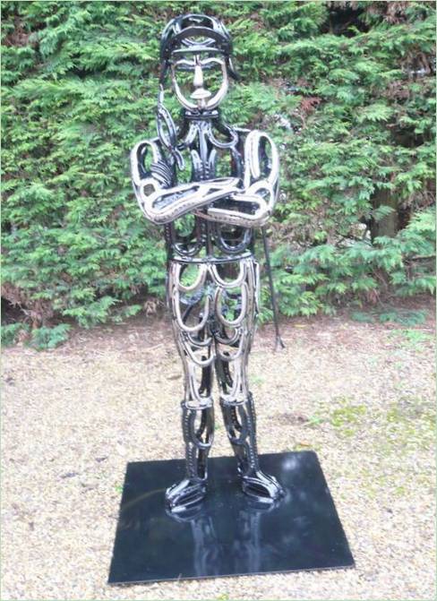 Hestesko-skulptur af Tom Hill