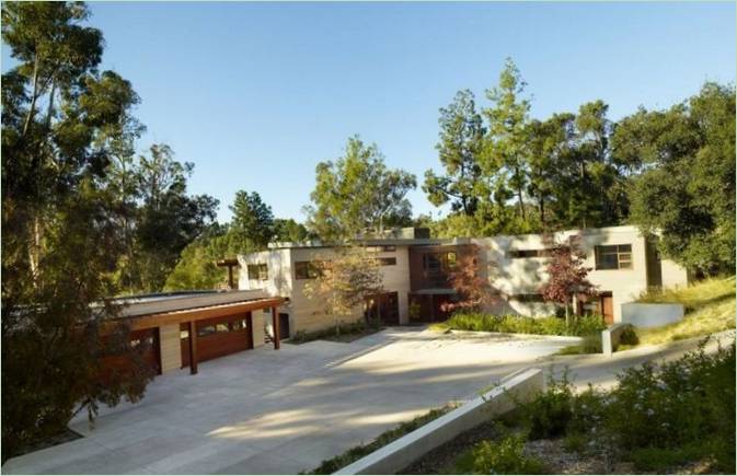 Design af et familiehus i Brentwood af Rockefeller Partners