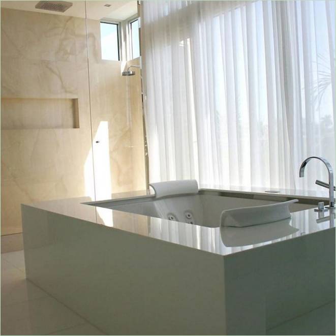 Hvidkalkede North Bay Residence i Miami Beach