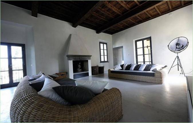 Ombygget familiehus i Montonate, Italien