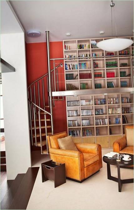 Ståltrappen til Ruben Dishdishyan-bibliotekets anden etage