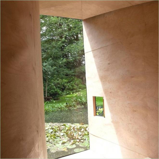 Den moderne meditationshytte ved Forest Pond House