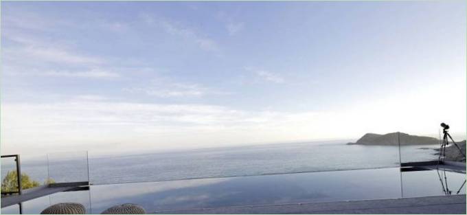 Panoramapool på Villa L'Escalet