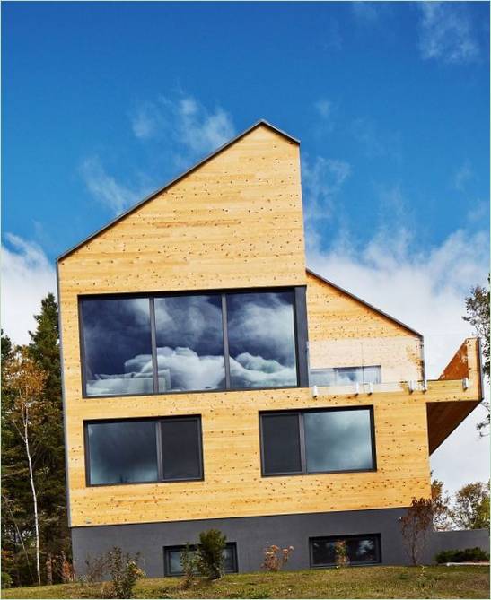 Facade af et træhus i Quebec