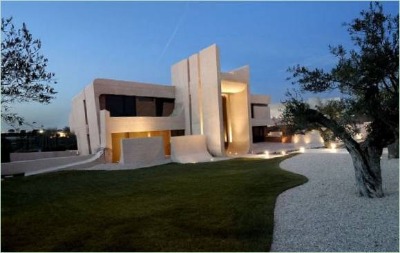 Moderne arkitektonisk design i en privat bolig