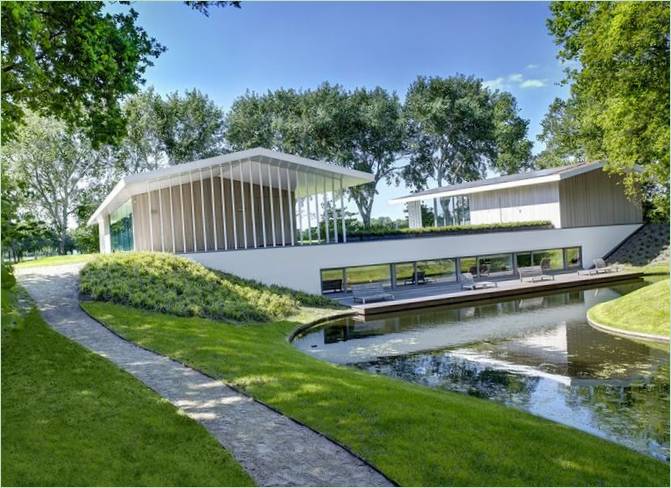 Integreret hus med kunstig dam i Nederlandene