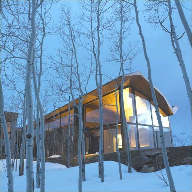 Designerhus i bjergene med glasvægge - Foto 3