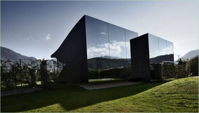 Spejlhuset af Peter Pichler Architecture i Italien