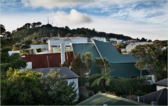 Hus med udsigt over Wellington Botanic Gardens af Parsonson Architects