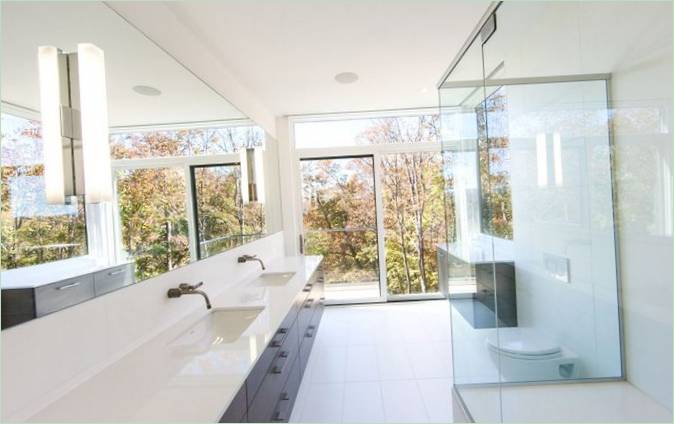 Badeværelsesinteriør i Gatineau Hills Home i Canada