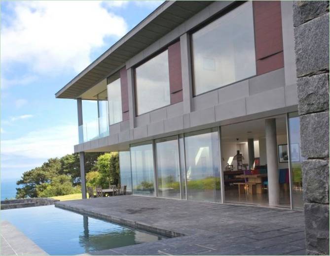 Swimmingpool på terrassen på Couin de Vacque på Guernsey