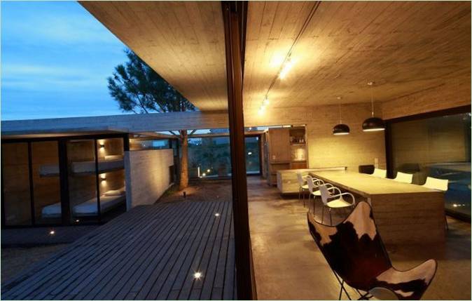 Designet af den moderne bolig Carassale House af BAK Architects