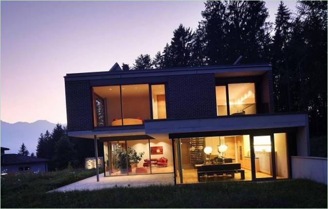 Arkitekturen i House Gulm om aftenen