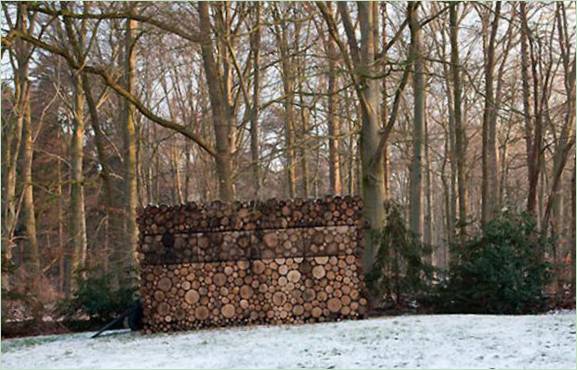 Facaden af det usædvanlige Woodpile Studio hus