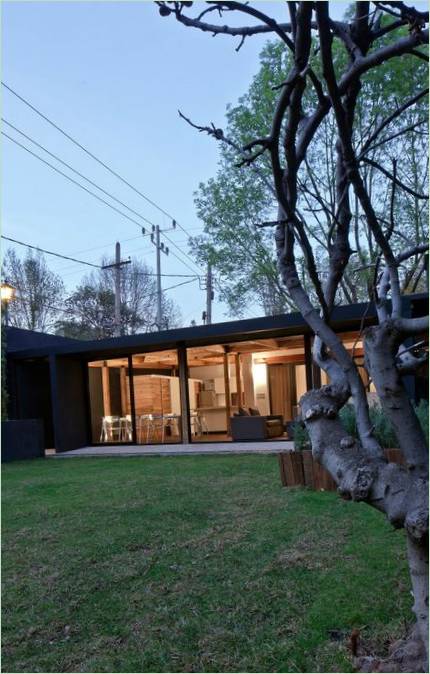 Det originale Casa Calero-hus med sort og rød facade af DCPP arquitectos, México City, Mexico