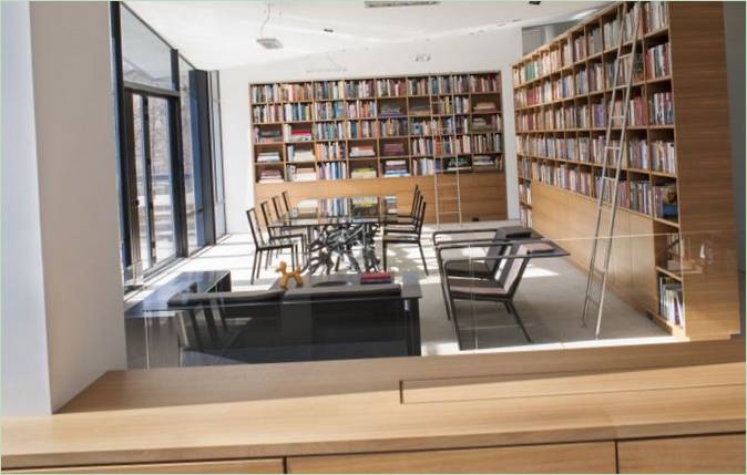 Udsigt over biblioteket fra trappen