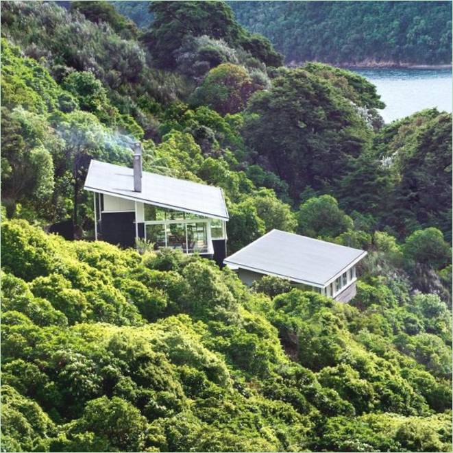 Apple Bay House design på en naturskøn bakke