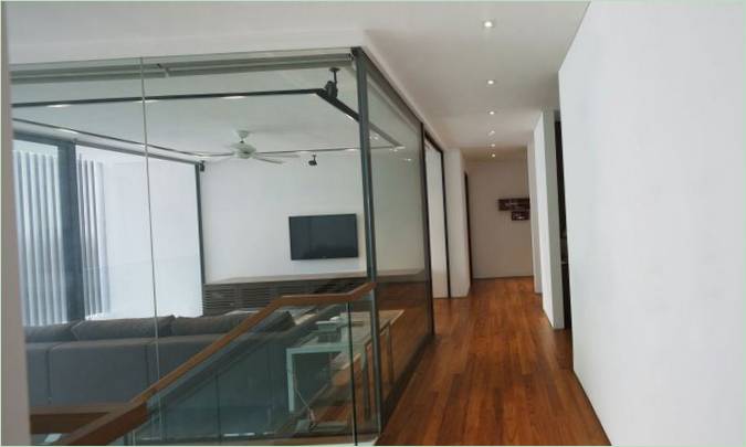 Indretning af det moderne Wind Vault House i Singapore