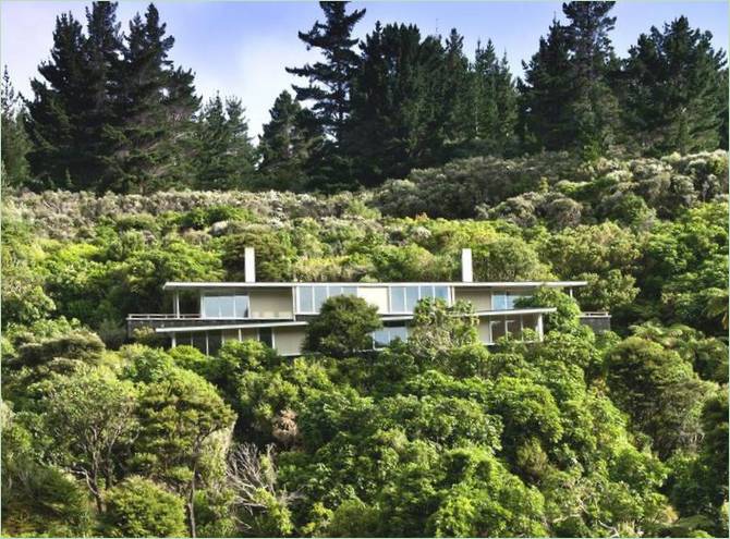 Apple Bay House - naturskønt design på en bakketop