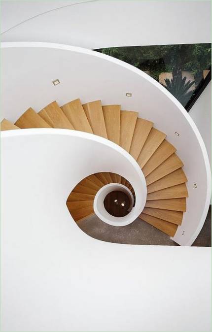 Vertiginous trappe design