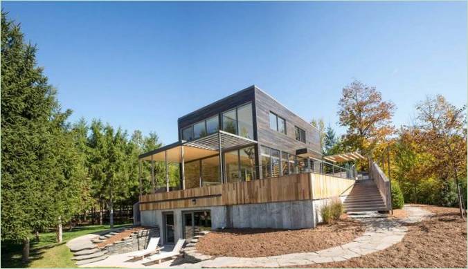 Projekt til et hus med swimmingpool: solbadningsområde
