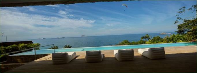 Terrassen ved poolen i AL House i Rio de Janeiro
