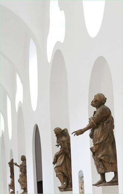 Statuer af liturgiske figurer i St Moritz